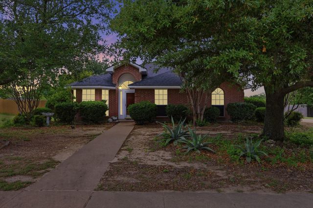 921 High Point Drive, Midlothian, TX 76065