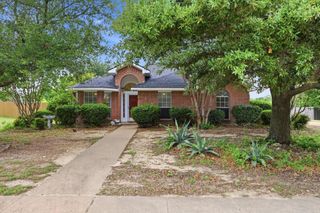 921 High Point Drive, Midlothian, TX 76065