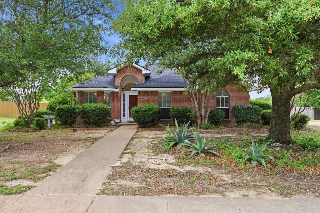 921 High Point Drive, Midlothian, TX 76065
