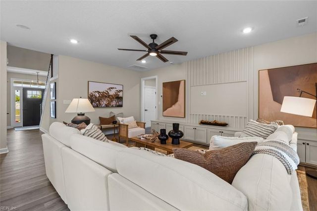 323 Tarn CT, Suffolk, VA 23434