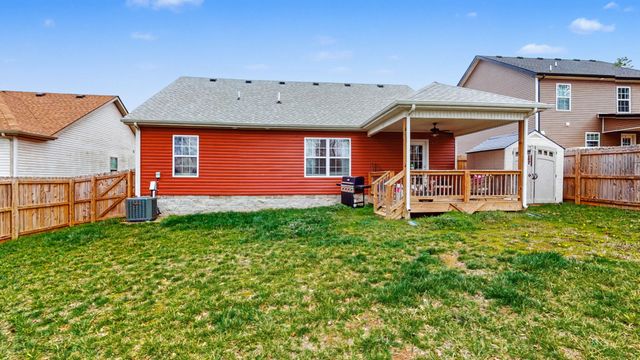 1268 Cardinal Creek Dr, Clarksville, TN 37040