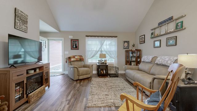 1268 Cardinal Creek Dr, Clarksville, TN 37040