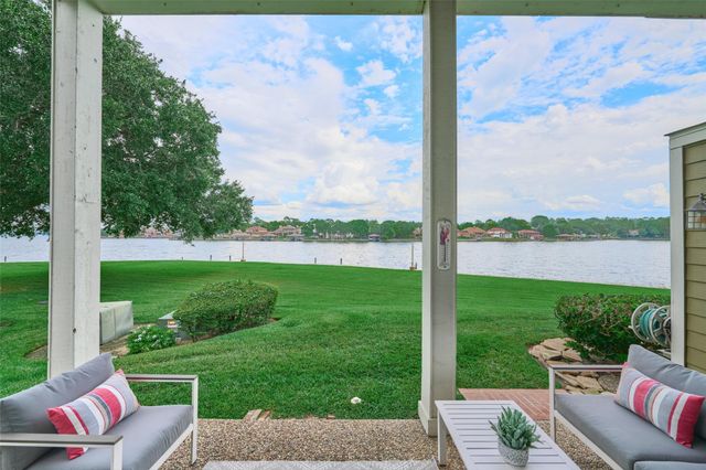 73 April Point Drive S, Montgomery, TX 77356