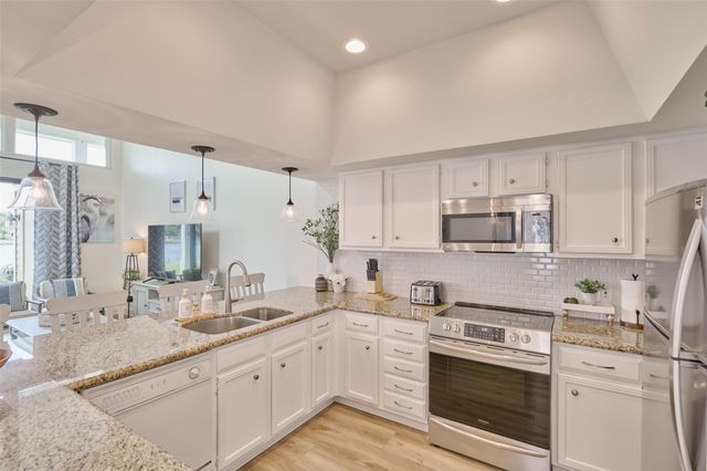 73 April Point Drive S, Montgomery, TX 77356