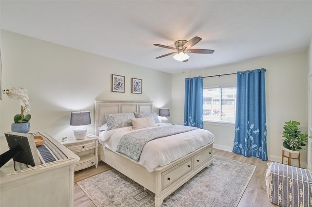 73 April Point Drive S, Montgomery, TX 77356