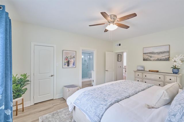 73 April Point Drive S, Montgomery, TX 77356