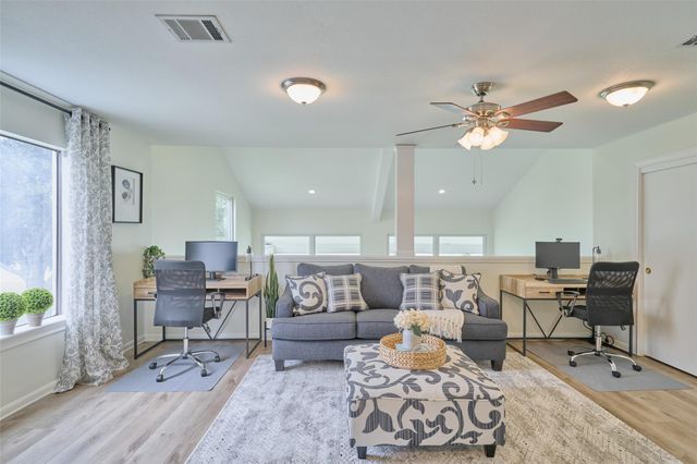 73 April Point Drive S, Montgomery, TX 77356