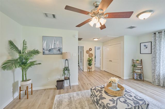 73 April Point Drive S, Montgomery, TX 77356