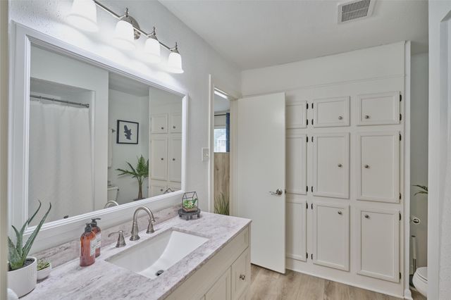 73 April Point Drive S, Montgomery, TX 77356