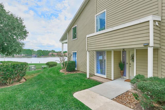 73 April Point Drive S, Montgomery, TX 77356