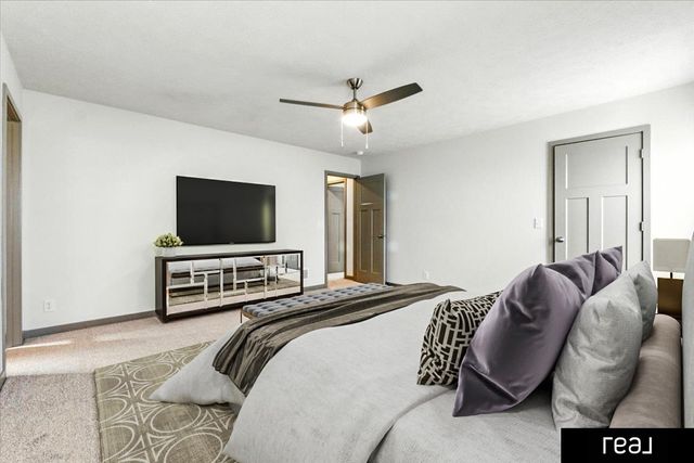 10651 S 102 Avenue, Papillion, NE 68046