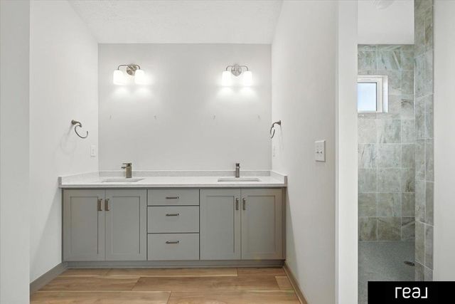 10651 S 102 Avenue, Papillion, NE 68046