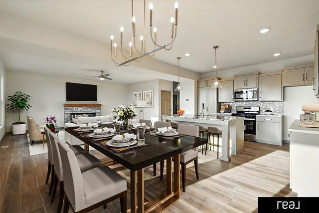 10651 S 102 Avenue, Papillion, NE 68046