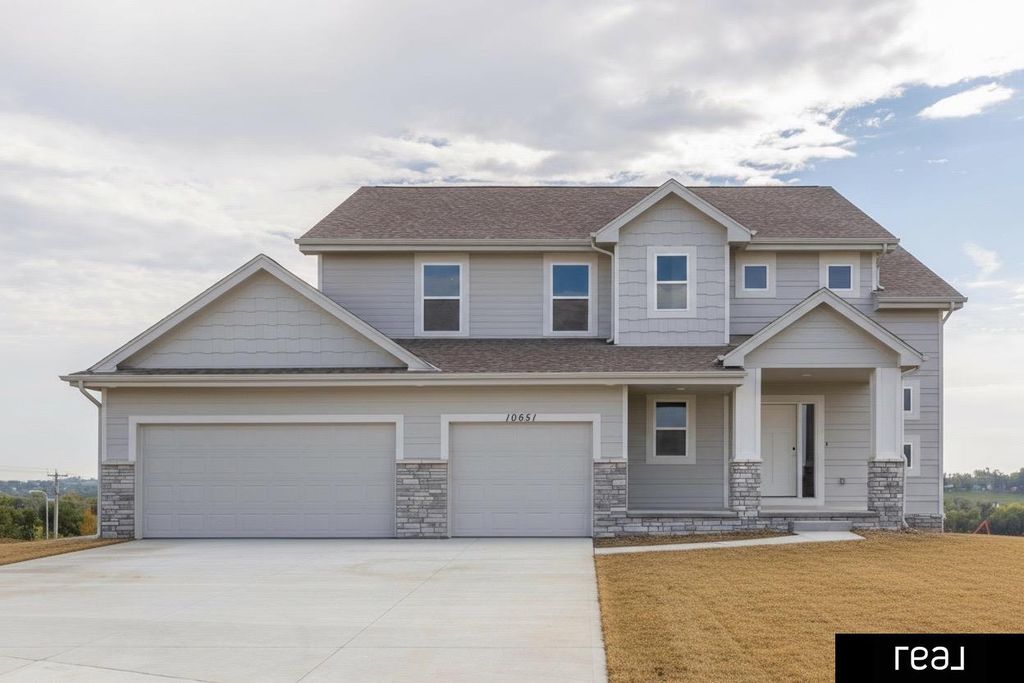 10651 S 102 Avenue, Papillion, NE 68046