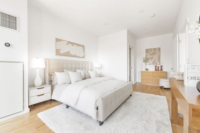 346 Congress St 703, Boston, MA 02210