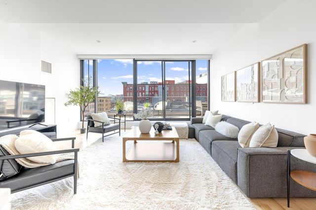 346 Congress St 703, Boston, MA 02210