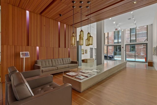 346 Congress St 703, Boston, MA 02210