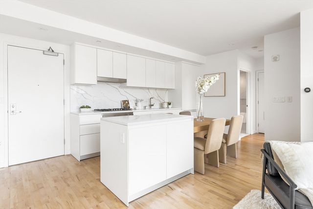 346 Congress St 703, Boston, MA 02210