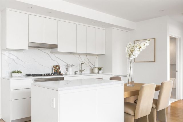 346 Congress St 703, Boston, MA 02210