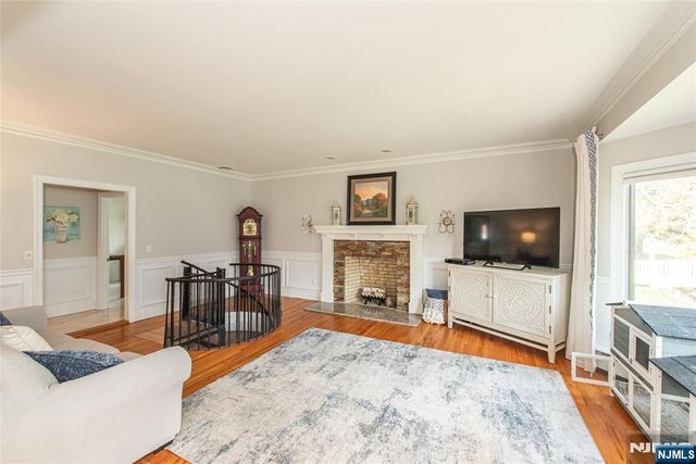 5 Williams Crest, Park Ridge, NJ 07656