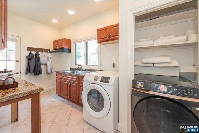 5 Williams Crest, Park Ridge, NJ 07656