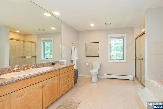 5 Williams Crest, Park Ridge, NJ 07656