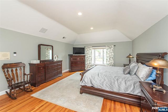 5 Williams Crest, Park Ridge, NJ 07656