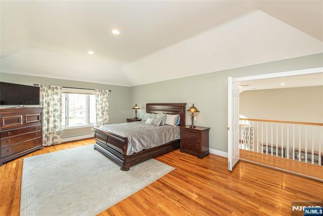 5 Williams Crest, Park Ridge, NJ 07656