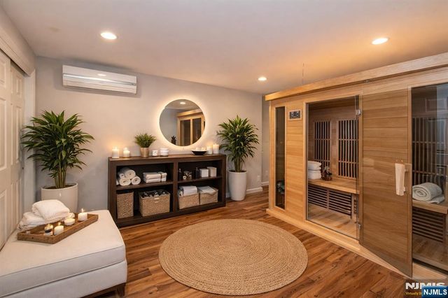 5 Williams Crest, Park Ridge, NJ 07656