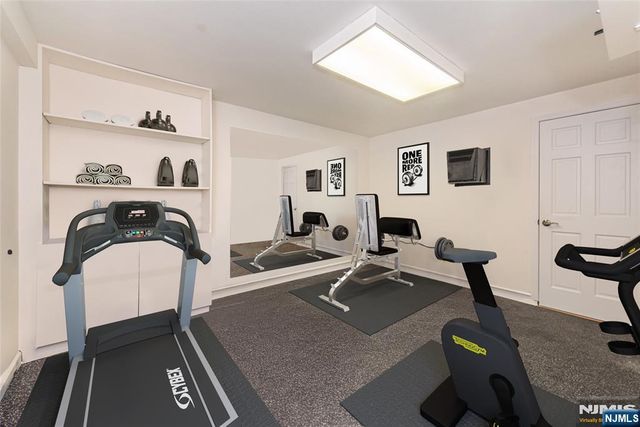 5 Williams Crest, Park Ridge, NJ 07656