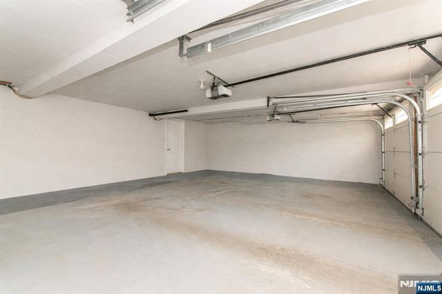 5 Williams Crest, Park Ridge, NJ 07656