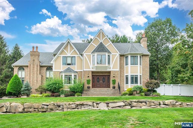 5 Williams Crest, Park Ridge, NJ 07656