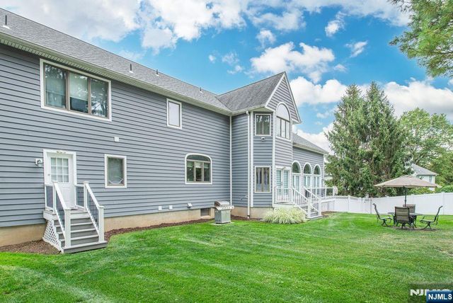 5 Williams Crest, Park Ridge, NJ 07656