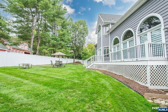 5 Williams Crest, Park Ridge, NJ 07656