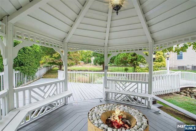 5 Williams Crest, Park Ridge, NJ 07656