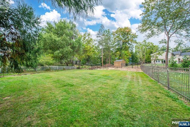 5 Williams Crest, Park Ridge, NJ 07656