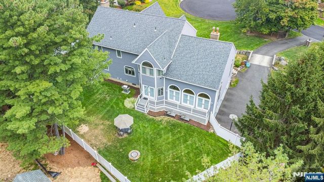 5 Williams Crest, Park Ridge, NJ 07656