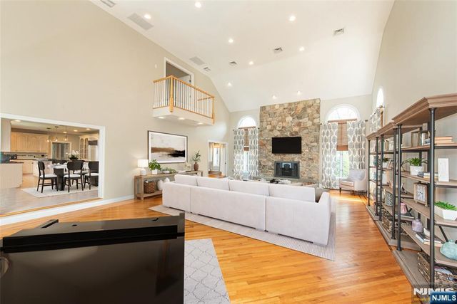 5 Williams Crest, Park Ridge, NJ 07656