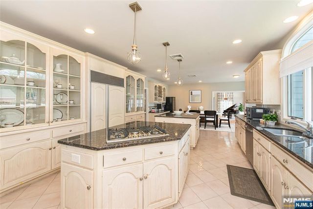 5 Williams Crest, Park Ridge, NJ 07656