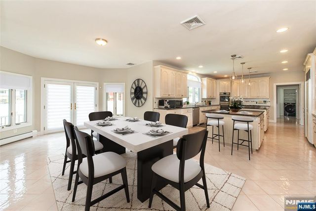 5 Williams Crest, Park Ridge, NJ 07656