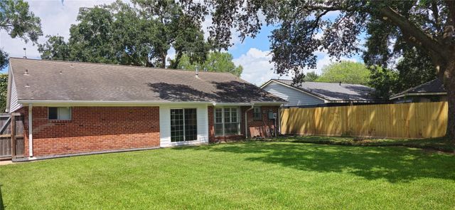 15710 Thunderbay Drive, Houston, TX 77062