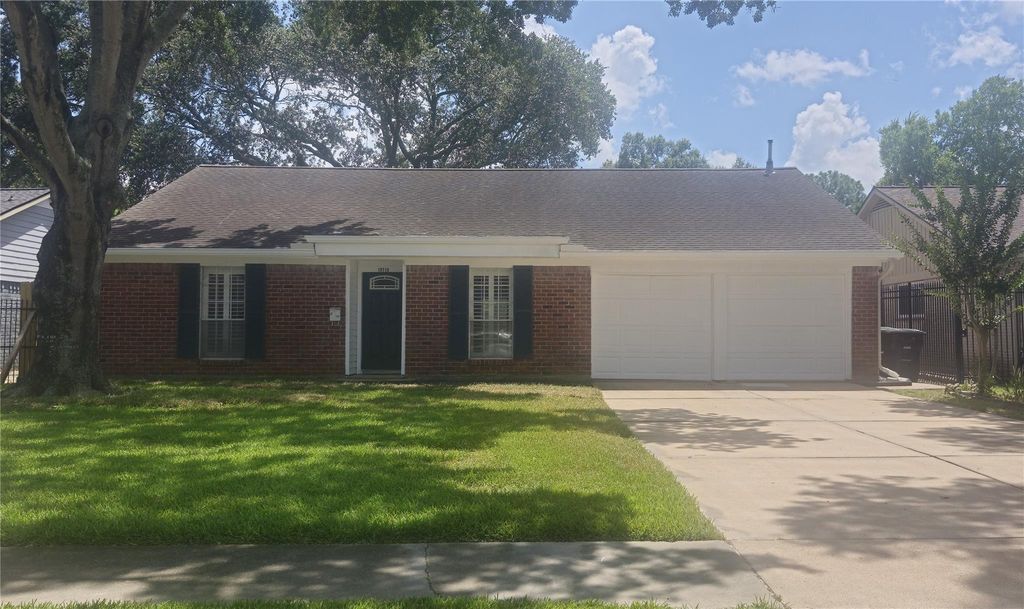 15710 Thunderbay Drive, Houston, TX 77062