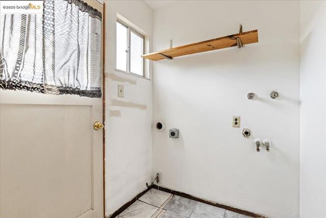 4704 Scotia Ave, Oakland, CA 94605