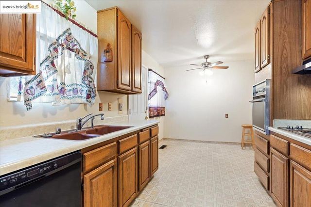 4704 Scotia Ave, Oakland, CA 94605