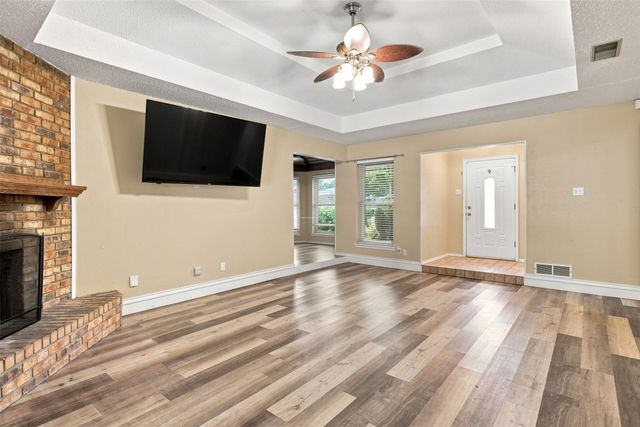 135 Meadow Ridge Drive, Cedar Hill, TX 75104