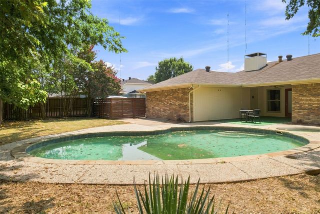 135 Meadow Ridge Drive, Cedar Hill, TX 75104