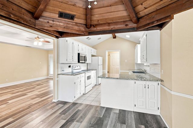 135 Meadow Ridge Drive, Cedar Hill, TX 75104