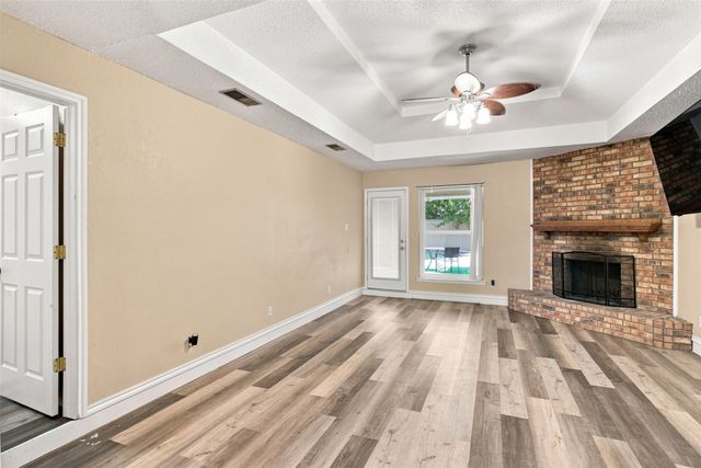 135 Meadow Ridge Drive, Cedar Hill, TX 75104