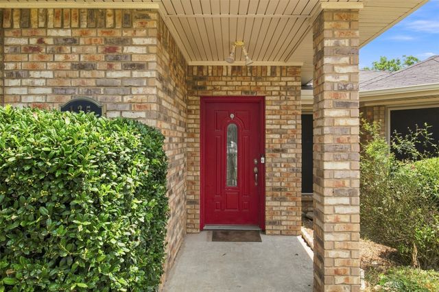 135 Meadow Ridge Drive, Cedar Hill, TX 75104