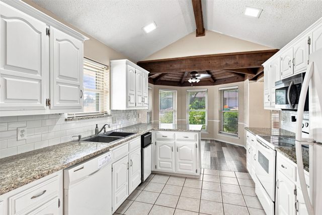 135 Meadow Ridge Drive, Cedar Hill, TX 75104